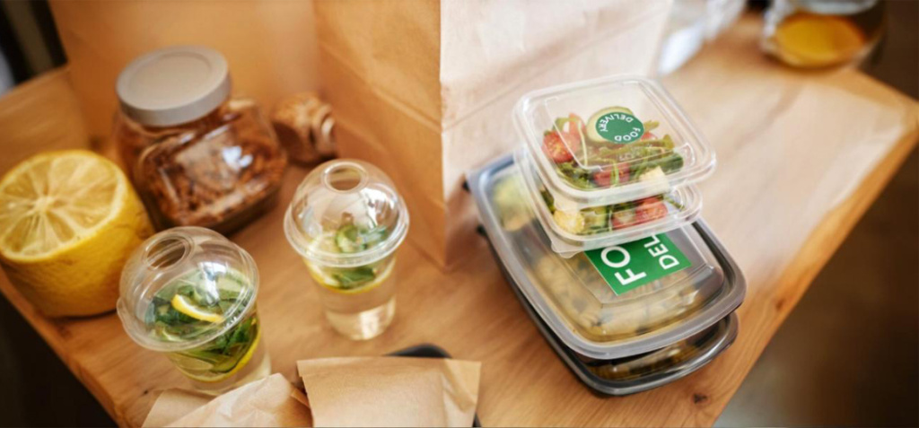 food-delivery-order-plastic-containers_236854-53144.jpg